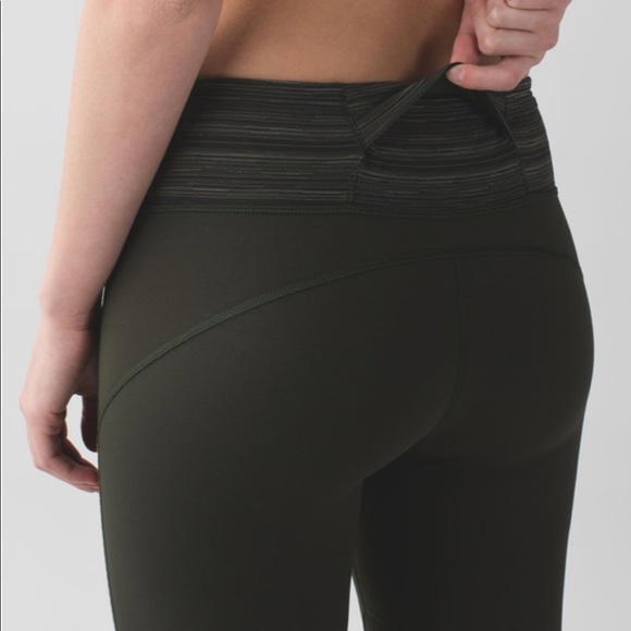 Lululemon Vent It Out Crop! Size 6. - Picture 5 of 7